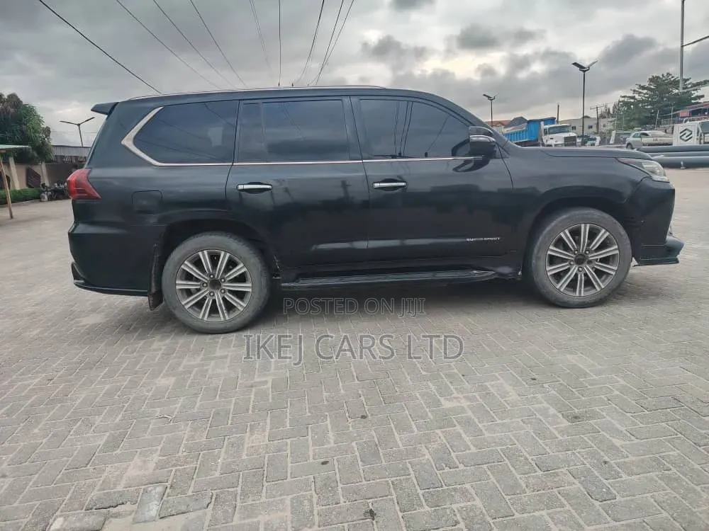 Lexus LX 2017 Black