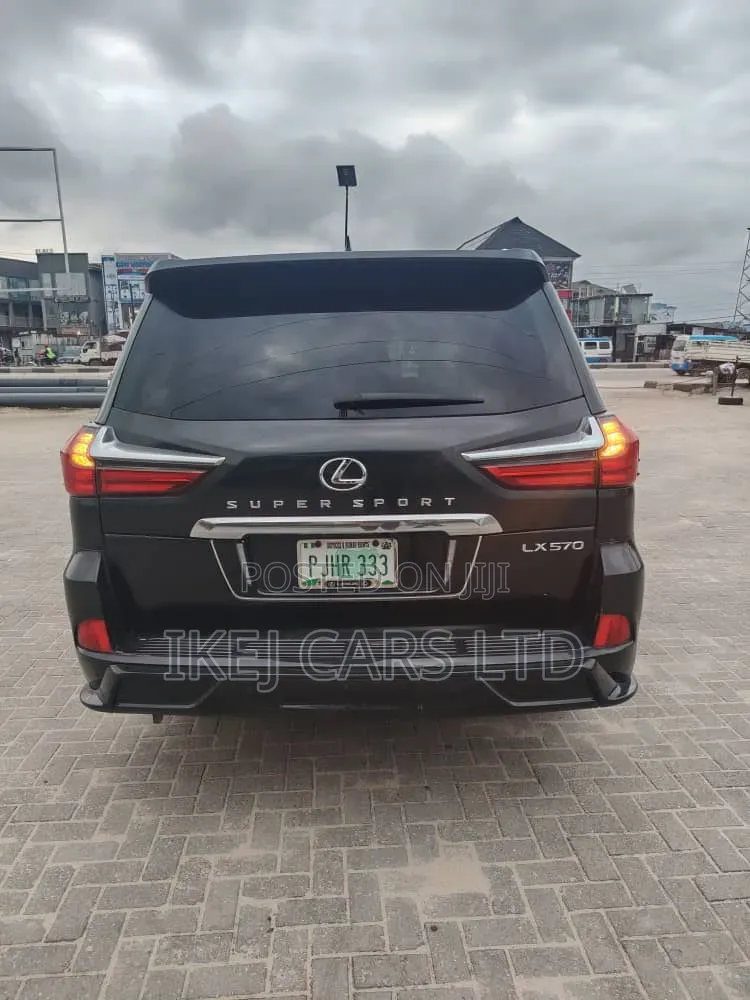 Lexus LX 2017 Black