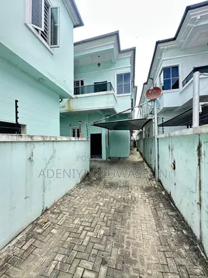 4bdrm Duplex in Chevron for sale