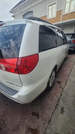 Toyota Sienta 2008 White