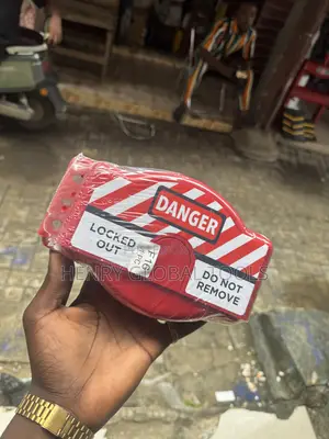 🔒 LOTO Valve Lockout Cover – Danger / Locked Out
