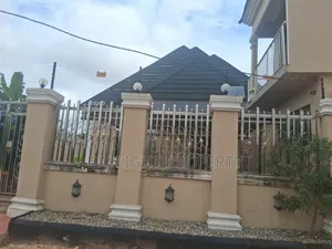 4bdrm Block of Flats in Daylight Property, Benin City for sale