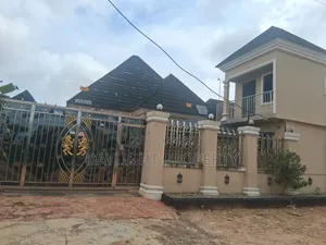 4bdrm Block of Flats in Daylight Property, Benin City for sale