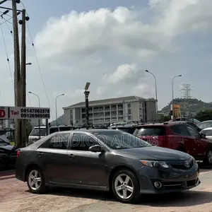 Toyota Camry SE 4dr Sedan (2.5L 4cyl 6A) 2014 Gray