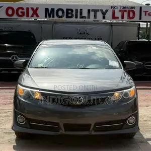 Toyota Camry SE 4dr Sedan (2.5L 4cyl 6A) 2014 Gray