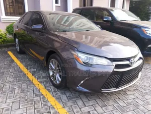 Toyota Camry SE 4dr Sedan (2.5L 4cyl 6A) 2017 Gray