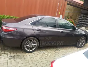 Toyota Camry SE 4dr Sedan (2.5L 4cyl 6A) 2017 Gray