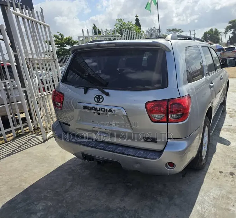 Toyota Sequoia 2008 Silver