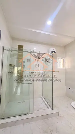 4bdrm Apartment in New Bodija for rent