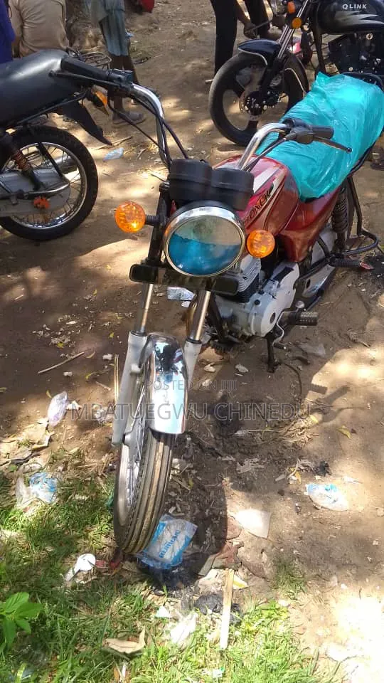 Bajaj Boxer 100 2022 Red