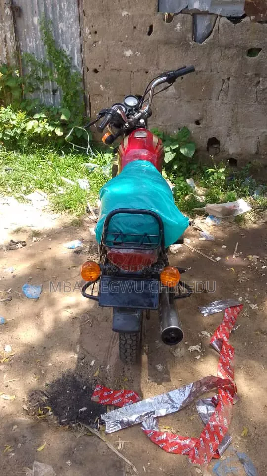 Bajaj Boxer 100 2022 Red