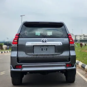 Toyota Land Cruiser Prado 2023 Gray