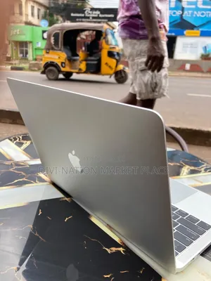 Laptop Apple MacBook Pro 2017 16GB Intel Core i7 SSD 500GB
