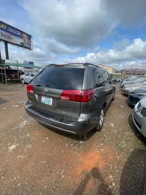 Toyota Sienna LE FWD (3.3L V6 5A) 2004 Gray