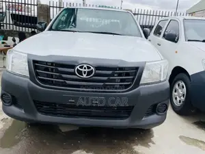 Toyota Hilux 2012 White