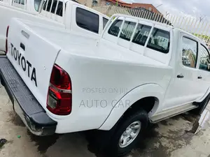 Toyota Hilux 2012 White
