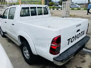 Toyota Hilux 2012 White