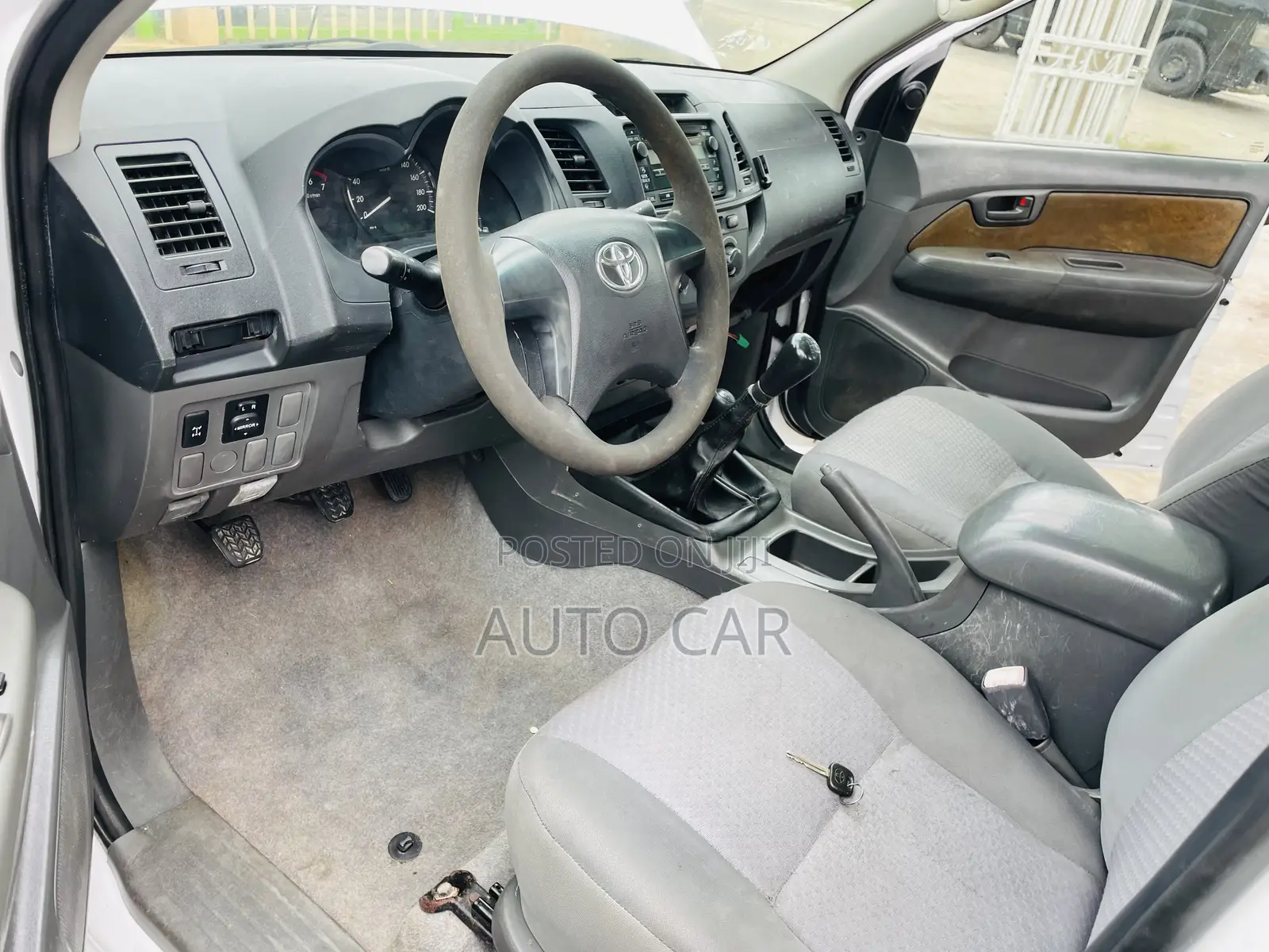Toyota Hilux 2012 White