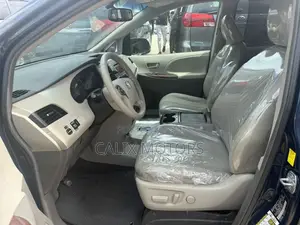 Toyota Sienna 2012 Blue