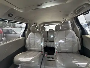 Toyota Sienna 2012 Blue