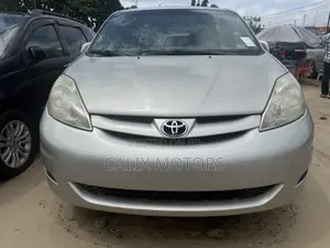 Toyota Sienna 2006 Gold