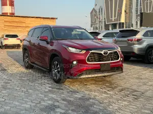 Toyota Highlander XLE 2022
