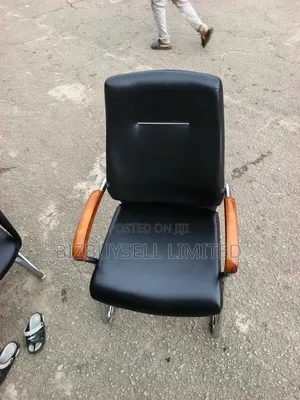 Black Leather Visitor Office Chair Featuring Polished Wooden Armrests.
