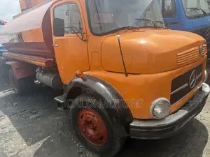 Foreign Used Mercedes Benz 911 Water Tanker Truck.