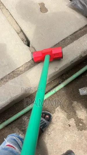 Heavy-Duty Sledgehammer