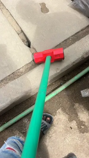 Heavy-Duty Sledgehammer