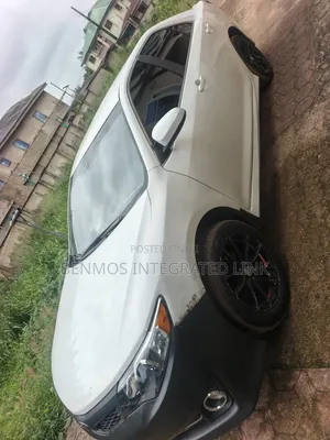 Toyota Camry SE 4dr Sedan (2.5L 4cyl 6A) 2013 White