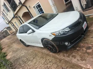 Toyota Camry SE 4dr Sedan (2.5L 4cyl 6A) 2013 White