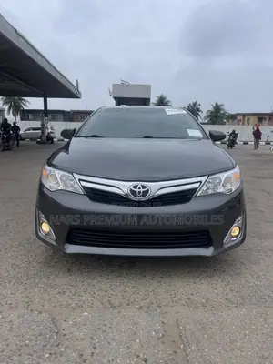 Toyota Camry XLE V6 4dr Sedan (3.5L 6cyl 6A) 2012 Gray