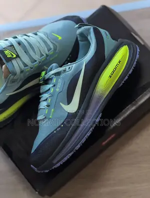 Nike Verome 18 Gore-Tex Sneakers