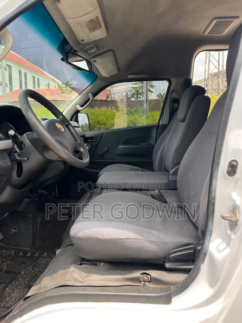Toyota HiAce 2012 White