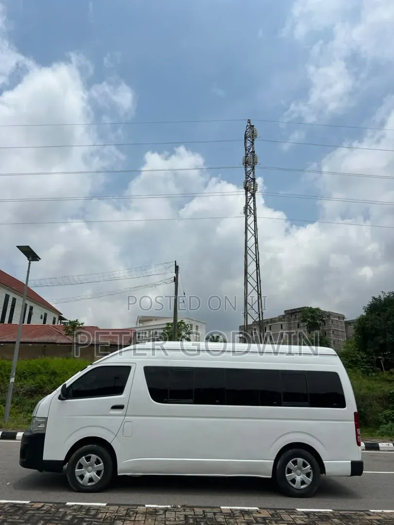 Toyota HiAce 2012 White