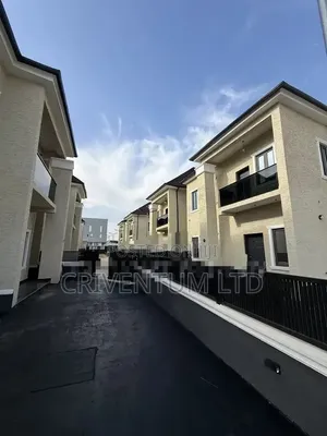 4bdrm Duplex in Gaduwa for sale