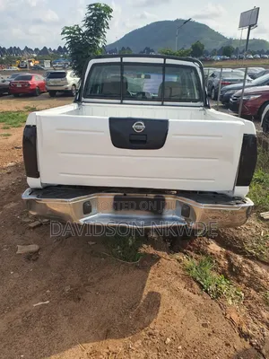 Nissan Frontier 2014 White
