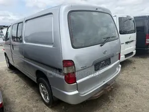 Toyota HiAce 2005 Silver
