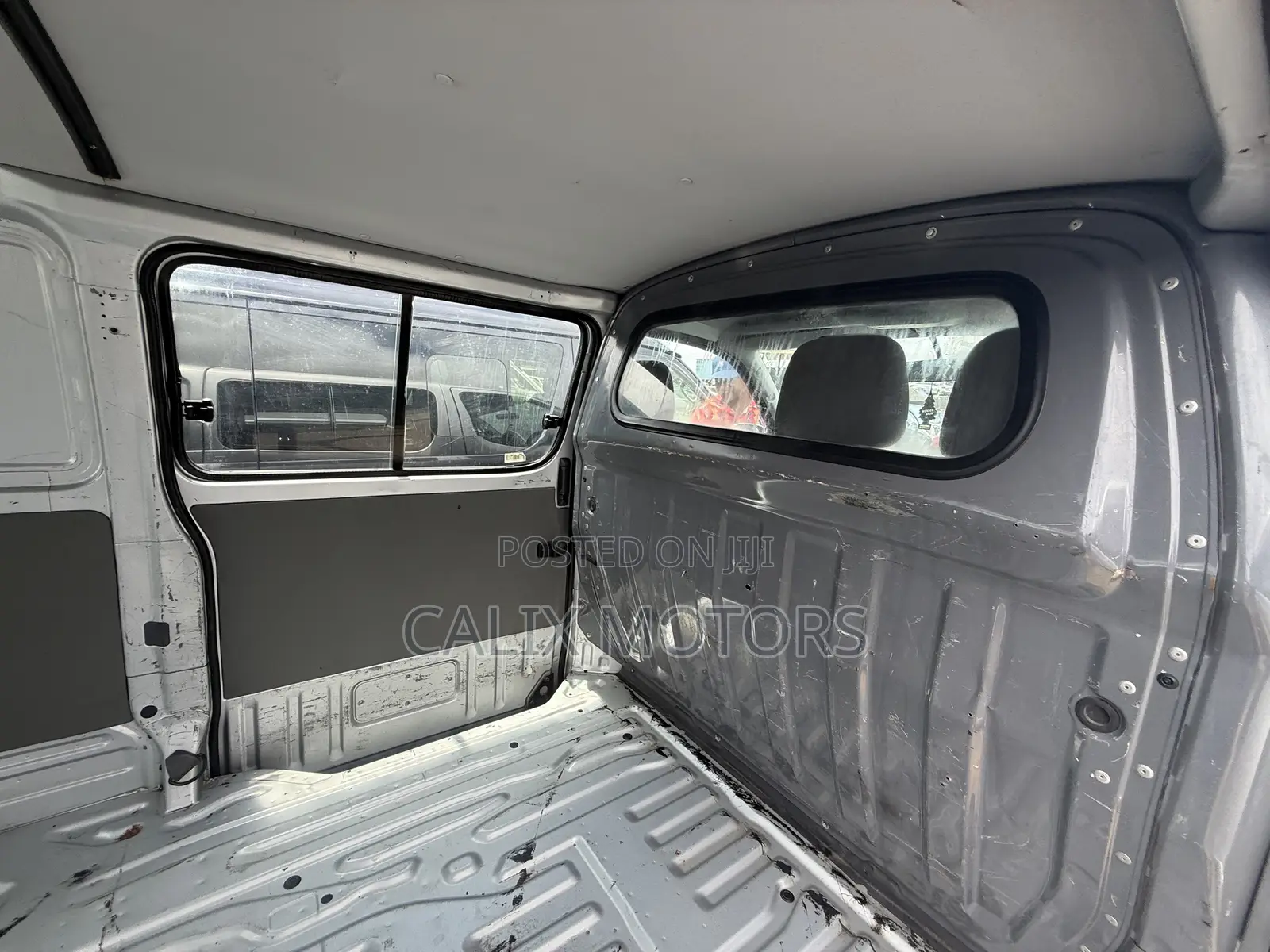 Toyota HiAce 2005 Silver