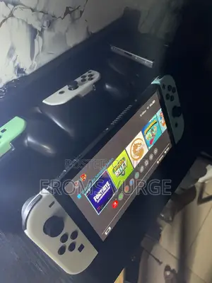 Nintendo Switch Oled + Account, Extra Joy Cons and Game Cards