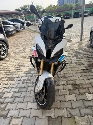 BMW S 1000 XR 2022 White