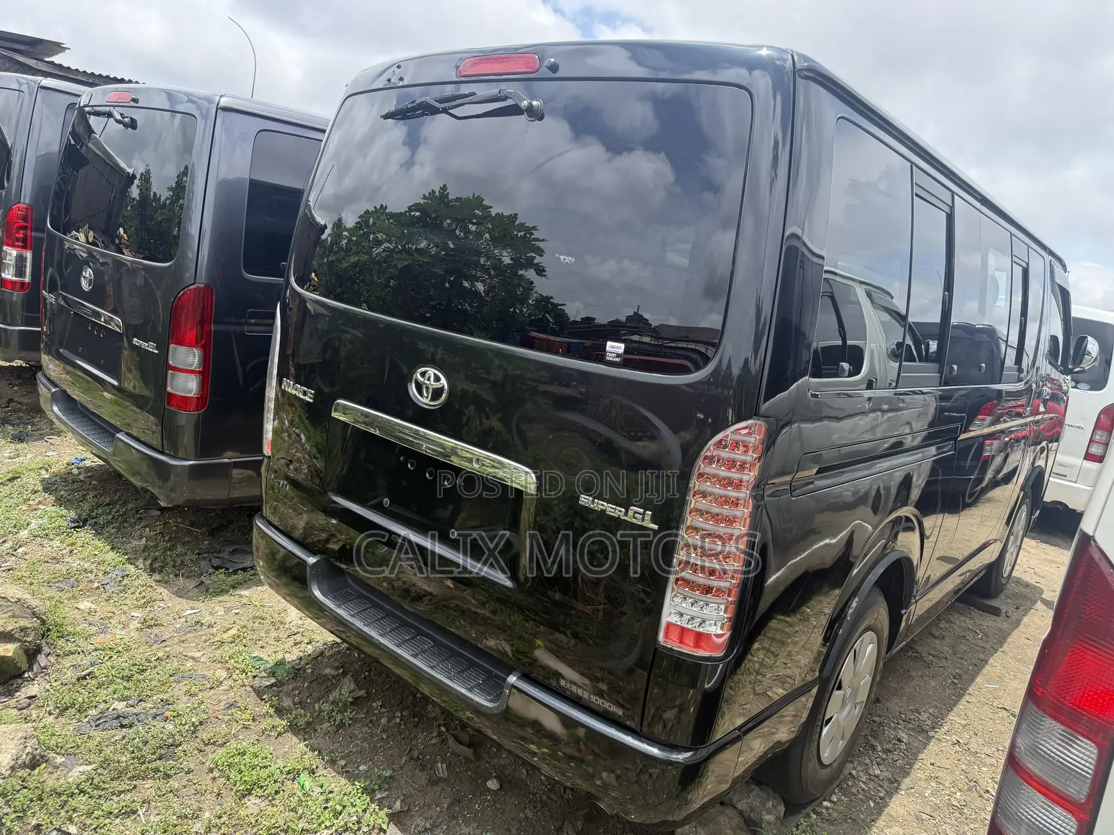 Toyota HiAce 2010 Black