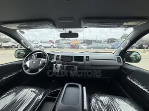 Toyota HiAce 2015 White