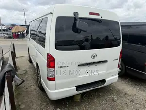 Toyota HiAce 2015 White