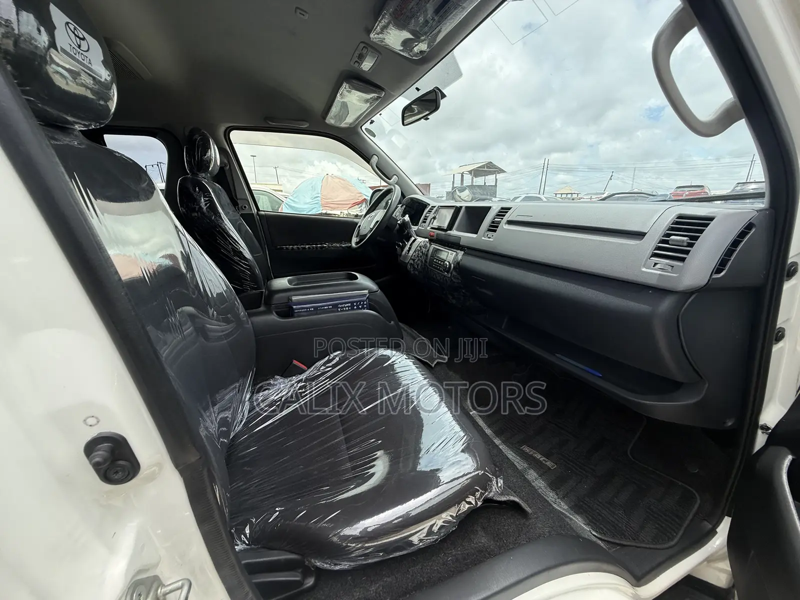 Toyota HiAce 2015 White