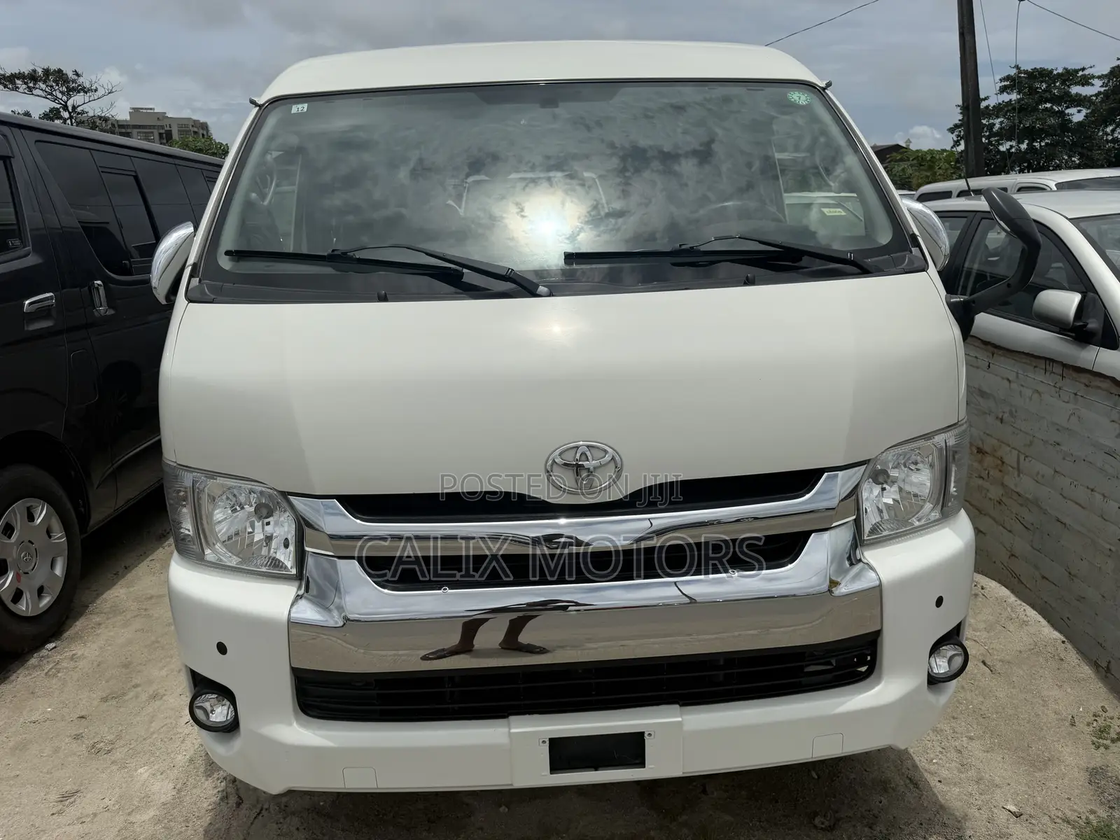 Toyota HiAce 2015 White