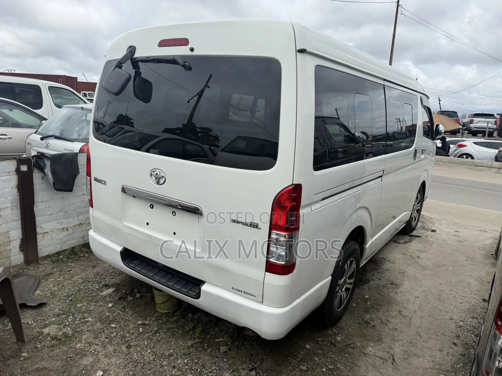 Toyota HiAce 2015 White
