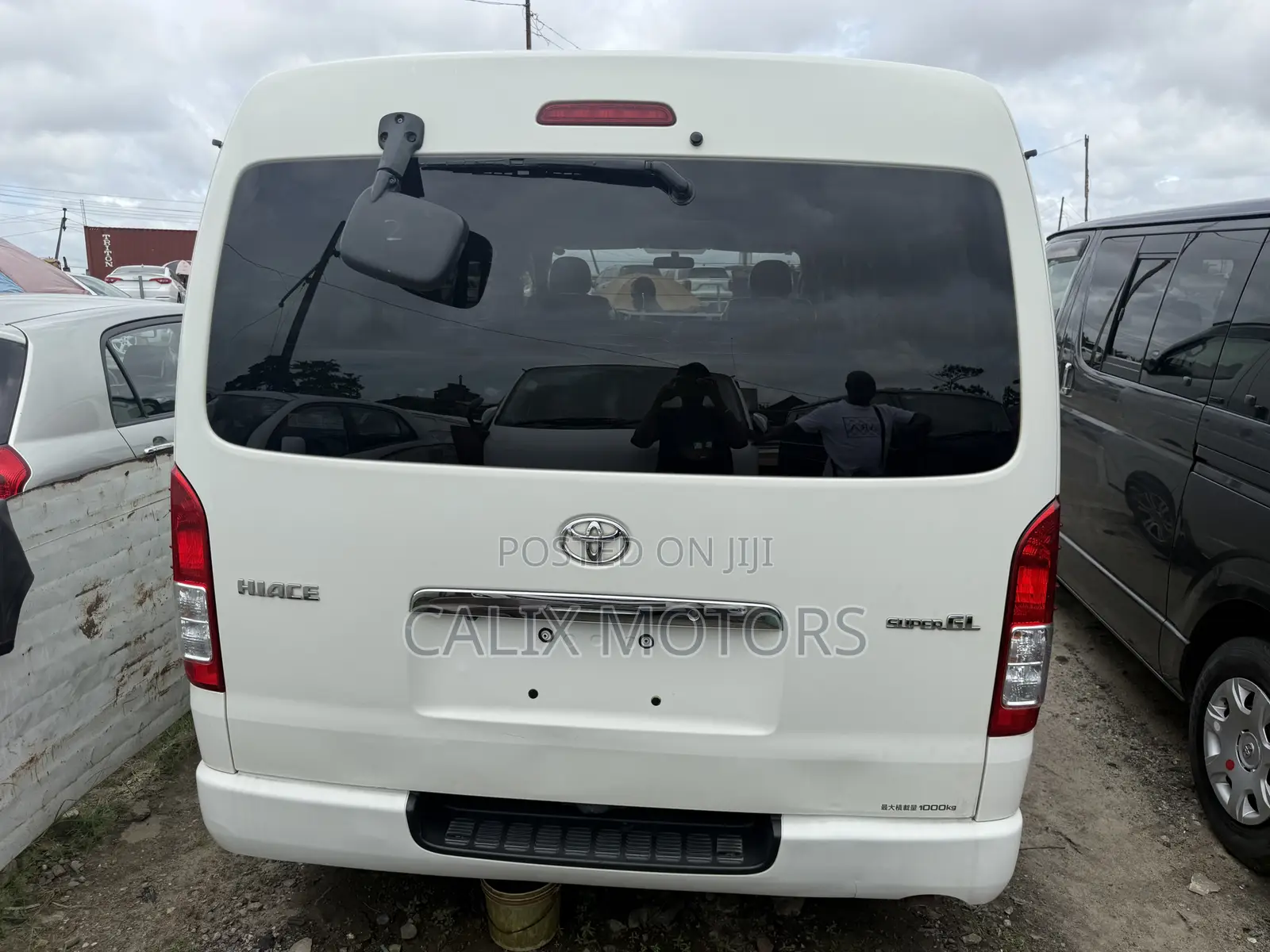 Toyota HiAce 2015 White