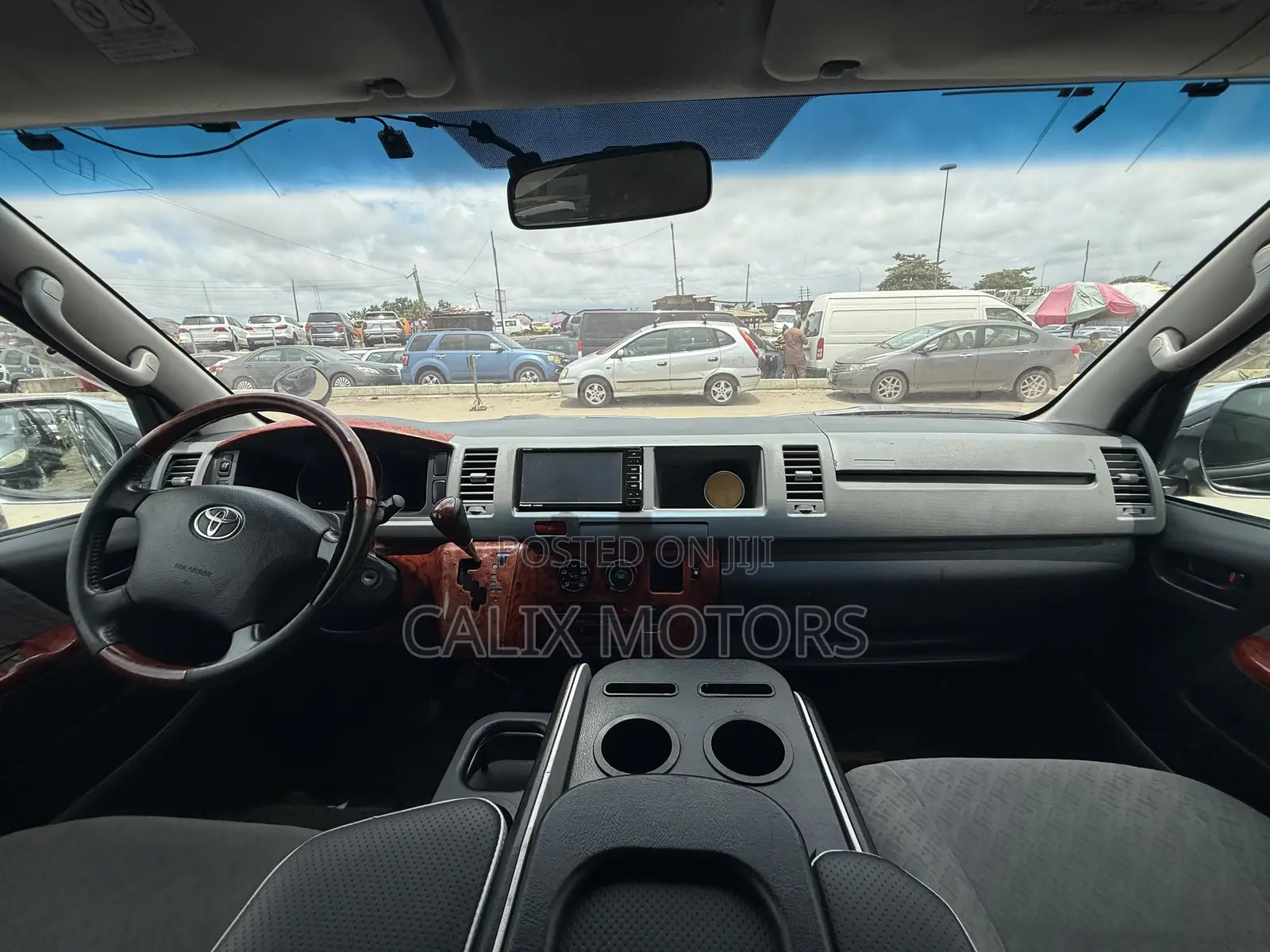 Toyota HiAce 2015 Black